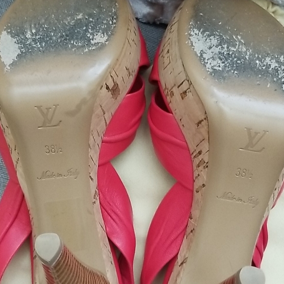 AUTHENTIC Louis Vuitton Coral Leather Heels - Picture 7 of 8